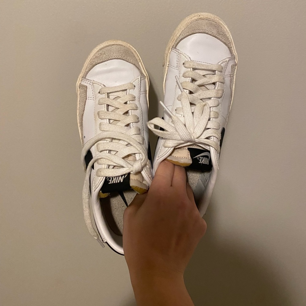 Nike women’s Blazer Low ‘77